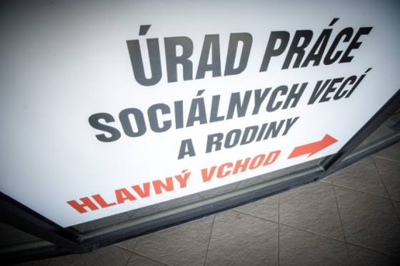 Úradom práce pribudne nová úloha, klientom budú poskytovať dlhové a rodinné poradenstvo