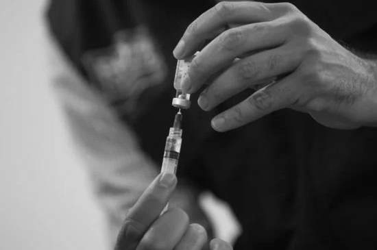 na slovensku uzavreli stvrty pripad mozneho umrtia po ockovani muz dostal vakcinu od astrazenecy