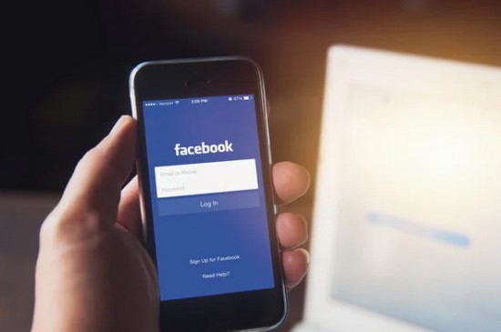 Facebook zhromažďuje údaje od konkurenčných služieb, pre inzeráty čelí vyšetrovaniu