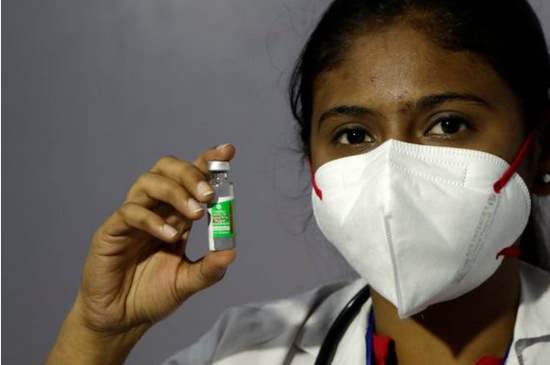 indicka federalna vlada poskytne bezplatnu vakcinaciu proti koronavirusu vsetkym dospelym