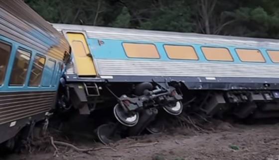 na juhu nemecka sa vykolajil vlak z miesta nehody hlasia zranenych
