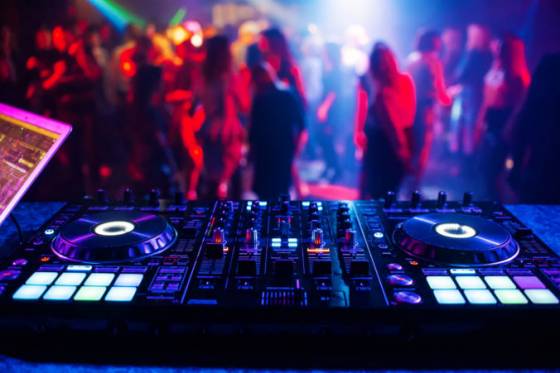 policia vysetruje umrtie 20 ludi v nocnom klube mali oslavovat koniec skolskych skusok