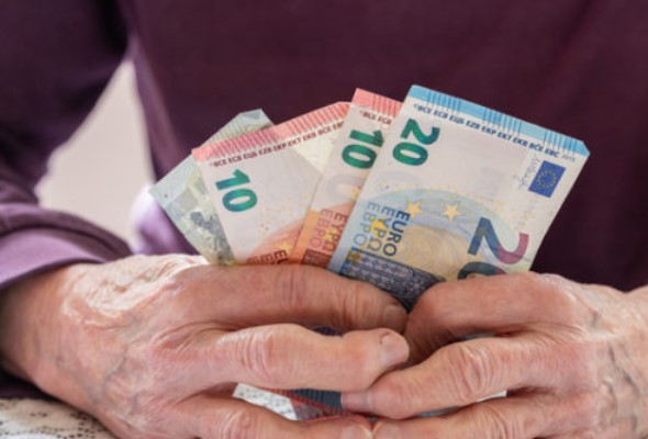 Seniori žiadajú valorizáciu penzií o osem percent a štrnásty dôchodok, výber daní má byť vyšší o viac než 2 miliardy 