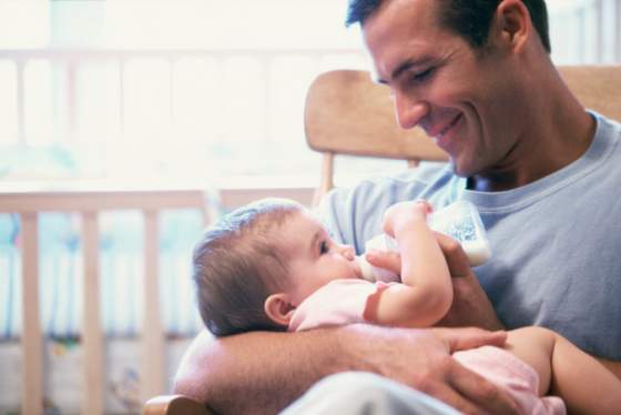 socialna poistovna nepriznala matersku davku desiatkam otcom vykazovali aj znaky fiktivnej starostlivosti