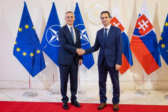 odor sa stretol so stoltenbergom a ubezpecil ze vlada odbornikov nezmeni kurz pri euroatlantickej spolupraci