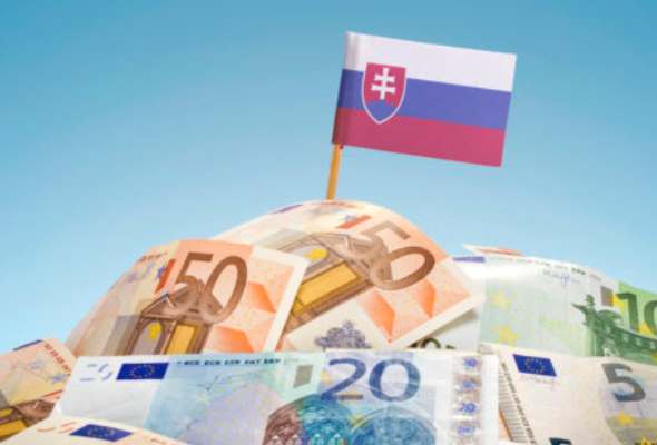 Obavy o právny štát, korupcia či geopolitické riziká. Slovensko má rating s negatívnym výhľadom 