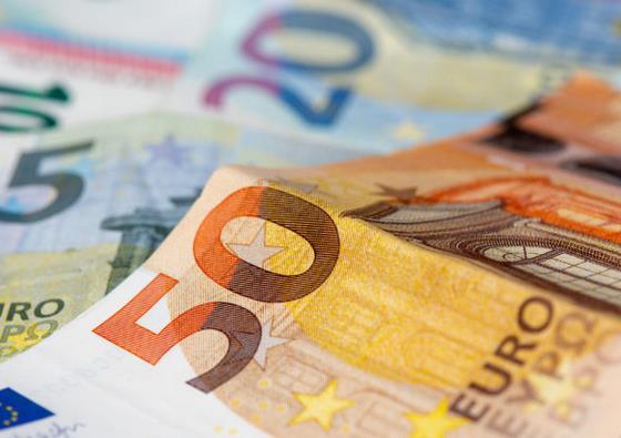 platy na slovensku nestihaju inflacii ale pokles realnej mzdy sa podla analytikov spomaluje
