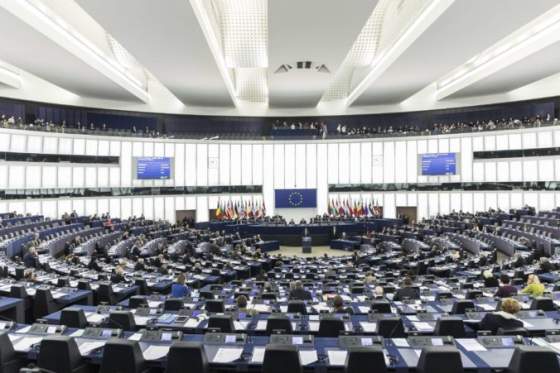 europsky parlament nenavrhuje pravne predpisy ake ma pravomoci
