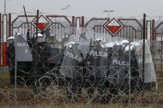 pre migracny tlak zaviedlo polsko opat obmedzenie pohybu pri hraniciach s bieloruskom