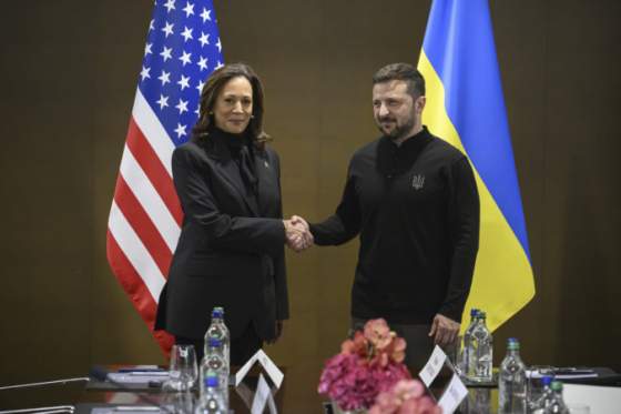 usa poskytnu ukrajine balik pomoci za 1 5 miliardy dolarov na mierovom samite to oznamila viceprezidentka harrisova