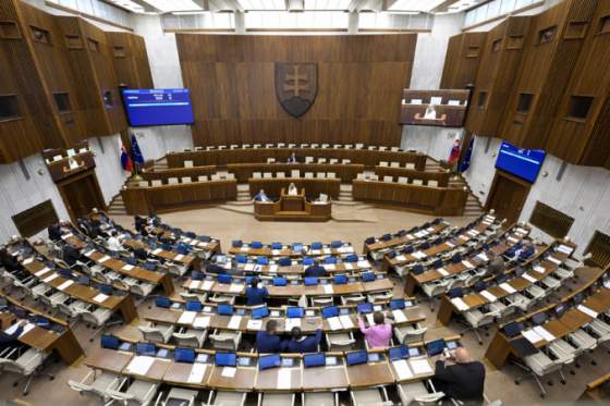 poslanci zacali rokovanie parlamentu diskusiou o volbe noveho podpredsedu