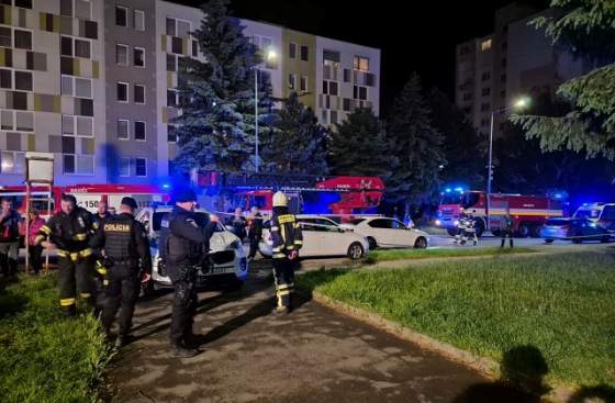 hasici zasahovali pri poziari bytovky v ziari nad hronom evakuovat museli asi 80 osob foto