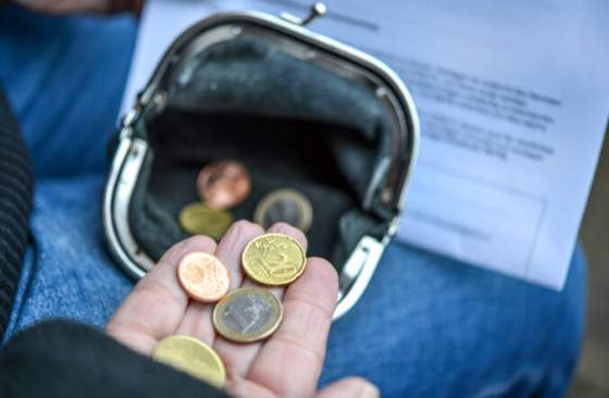 statny rozpocet a vlada z inflacie profituju a obcania aj ich penazenky trpia