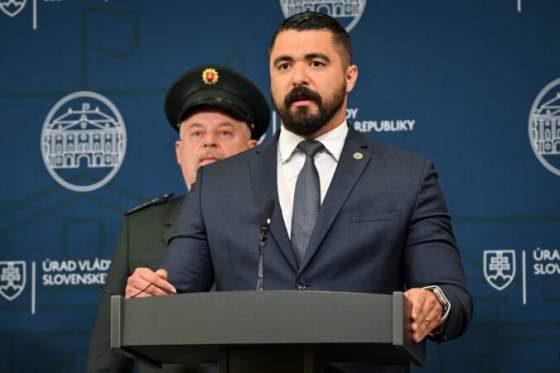 sef sis poda trestne oznamenie v suvislosti s udajnym sledovanim europoslanca zdechovskeho