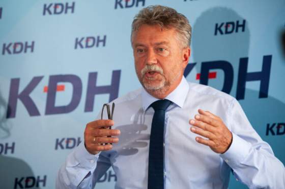 slovensko ma podla hajka prilis vela sviatkov otvara sa debata o ich ruseni vratane 17 novembra