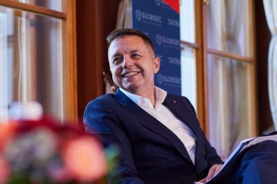 dvakrat odsudeny a stale vo funkcii kazimir na poste guvernera nbs moze podla politologa sposobit napatie v koalicii
