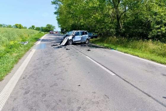vodic mercedesu unikal pred policiou celne narazil do auta v ktorom zahynuli dvaja ludia foto
