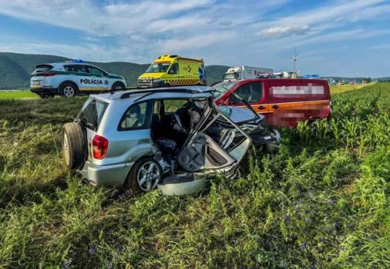 vjazd do turne nad bodvou od moldavy je uzavrety policia upozornuje na vaznu dopravnu nehodu foto