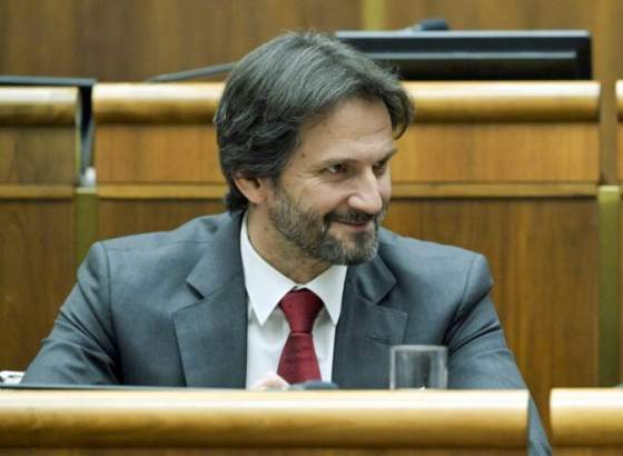 sucasna vlada mina na zbrojenie takmer dve miliardy podla nadacie zastavme korupciu pocet zmluv so statnou zbrojovkou klesol