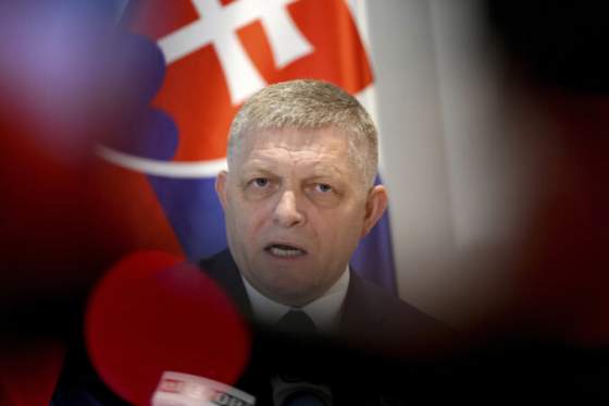 slovensko musi byt pevnym zastancom mieru nemalo by byt sucastou ziadnych vojenskych dobrodruzstiev hovori premier fico