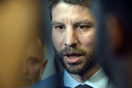 pomsta je spolocnym menovatelom tejto vlady vyhlasil simecka a snahu zadrzat nada povazuje za politicku hru