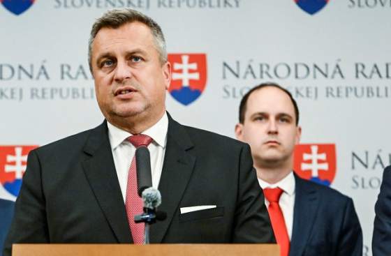 predseda narodniarov vyzval premiera fica aby sa zacali vazne rozpravat o neutralite slovenska