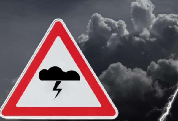 burky aj dnes bicuju slovensku a hrozi aj bow echo meteorologovia hovoria o dvoch scenaroch