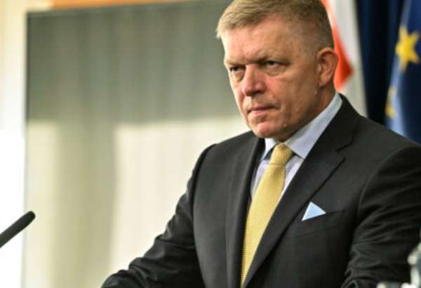 ficove vyjadrenia o neutralite slovenska su demagogiou a sirenim strachu hovori politolog
