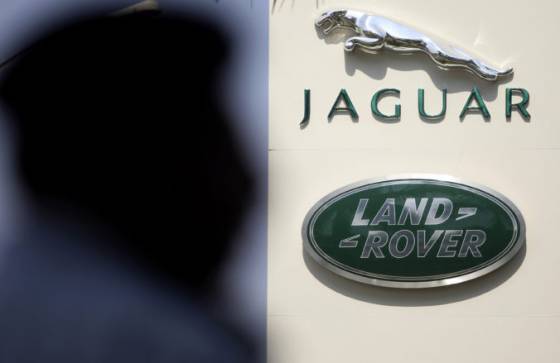 Firma DHL zruší pre koronakrízu tisícky pracovných miest v rámci služieb pre Jaguar Land Rover