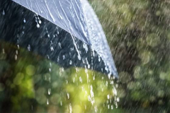 Na severe Slovenska hrozia povodne z prívalových dažďov, meteorológovia vydali výstrahy