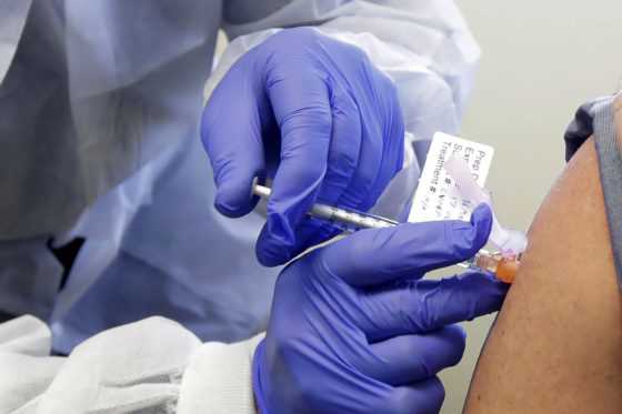 Rusi vyvinuli vlastnú vakcínu proti koronavírusu, schváliť ju chcú už v auguste ako prví na svete
