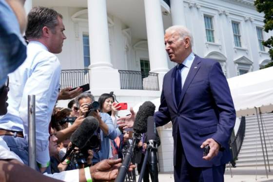 Joe Biden naznačil skoré obnovenie cestovania medzi Spojenými štátmi a Európou