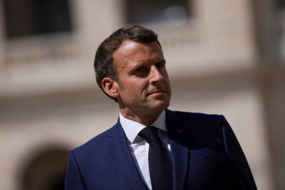 francuzsky prezident macron vyzval na jednotu a masove ockovanie v boji proti koronavirusu