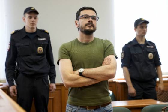 kritik kremla jasin mal byt prepusteny namiesto toho ho obvinili a hrozi mu 15 rokov vazenia