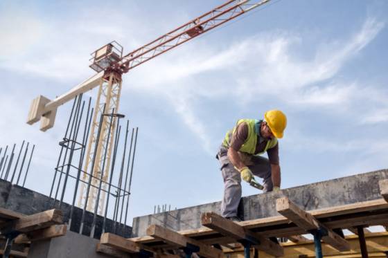 rast cien stavebnych materialov si mozu zhotovitelia stavieb vykompenzovat pomocou metodiky dolezalovho ministerstva