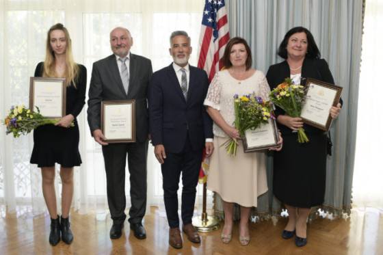 velvyslanectvo usa na slovensku udelilo tento rok ceny za ochranu ludskych prav trom osobnostiam a mimovladnej organizacii