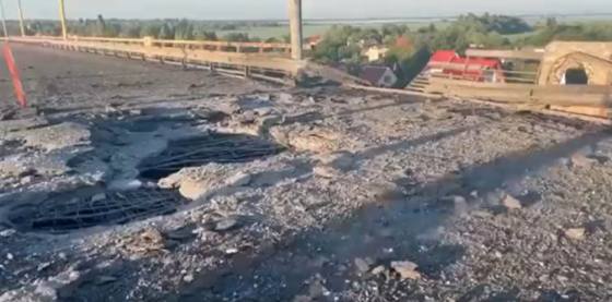 ukrajina potvrdila dalsi utok na strategicky most pri chersone a tvrdi ze protiofenziva na juhu napreduje video