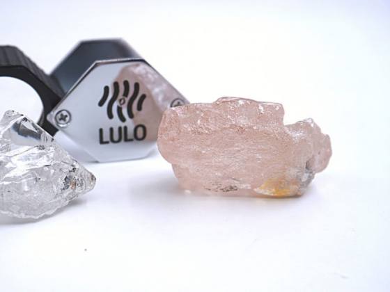 banici v angole nasli najvacsi ruzovy diamant za 300 rokov lulo rose ma 170 karatov