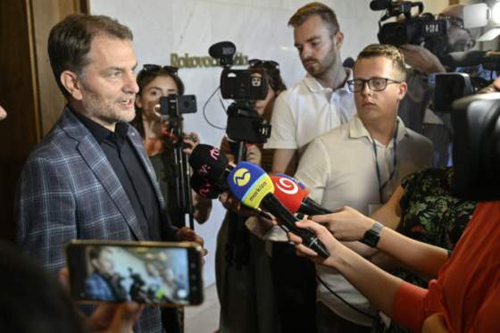 Matovičovi stačí Kollárovo ospravedlnenie ženám a pri odvolávaní ho podrží