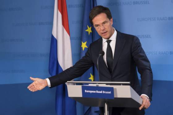 holandska vlada sa rozpadla pre spory v oblasti migracnej politiky premier mark rutte rezignoval
