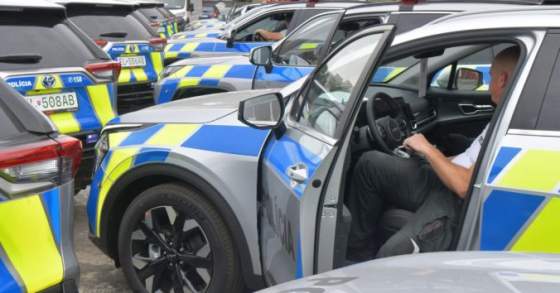 policajtom pribudlo dalsich 56 novych hybridnych aut ministerstvo pokracuje v obnove vozoveho parku foto