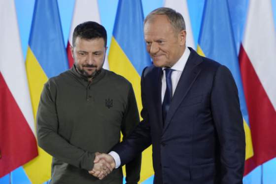 zelenskyj diskutoval s polskym premierom tuskom o pomoci kyjivu zo strany nato preberali aj ruske utoky