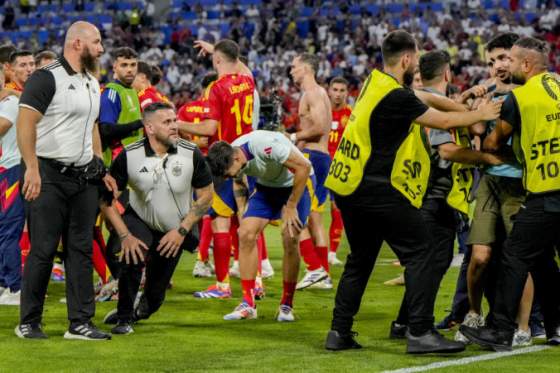 spaniela moratu mozno o finale me vo futbale pripravi nedisciplinovany fanusik a nestastny zasah usporiadatela