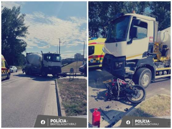 motocyklista sa na krizovatke zrazil s nakladnym autom zraneniam na mieste podlahol foto