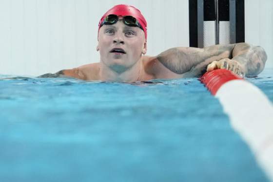 peaty na olympiade v parizi nedovrsil vitazny hetrik na 100 metrov prsia ale aj tak plakal od stastia