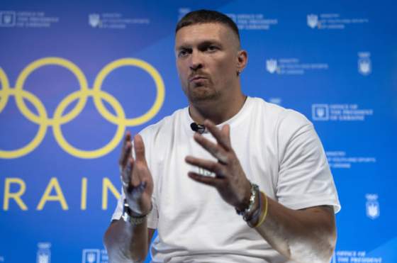 sampion v tazkej vahe usyk prisiel podporit ukrajincov do pariza bojuju na inom fronte a to si treba vazit povedal