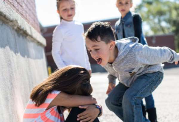 sikana na skolach je stale castym problemom komisar pre deti podnika kroky k jej efektivnejsiemu rieseniu