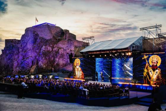 mikulcik a hajdu sa distancovali od pouzitia ich hereckych vystupov v dokrutkach na cyrilo metodskych oslavach