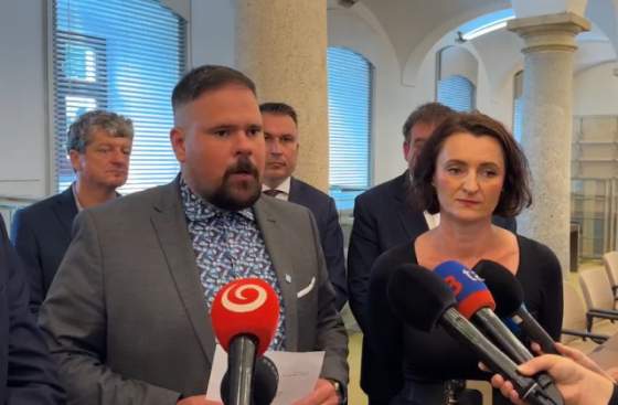 hlasu sd podla progresivcov vyhovuje zmrazenie penazi pre samospravy koalicni poslanci na vybor opat neprisli video