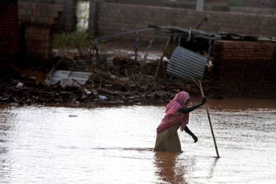 Video: Silné dažde a povodne zničili stovky domov v Sudáne, o život prišli aj deti